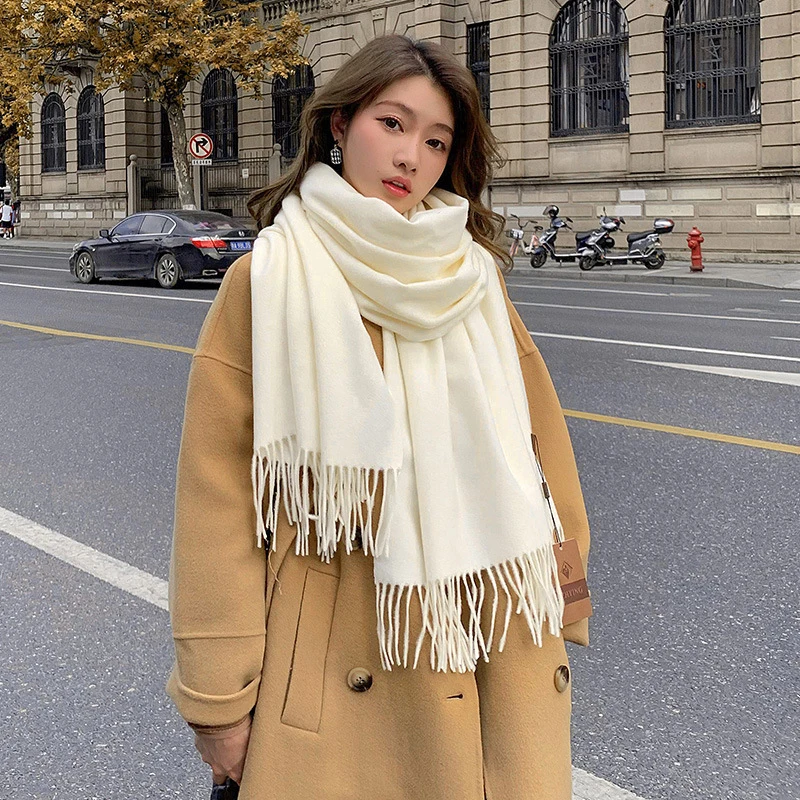 Bufanda de invierno de Color sólido para mujer, chal de Cachemira de imitación grueso y cálido, moda para actividades al aire libre, bufandas de lujo con borlas para mujer, bufandas a prueba de viento