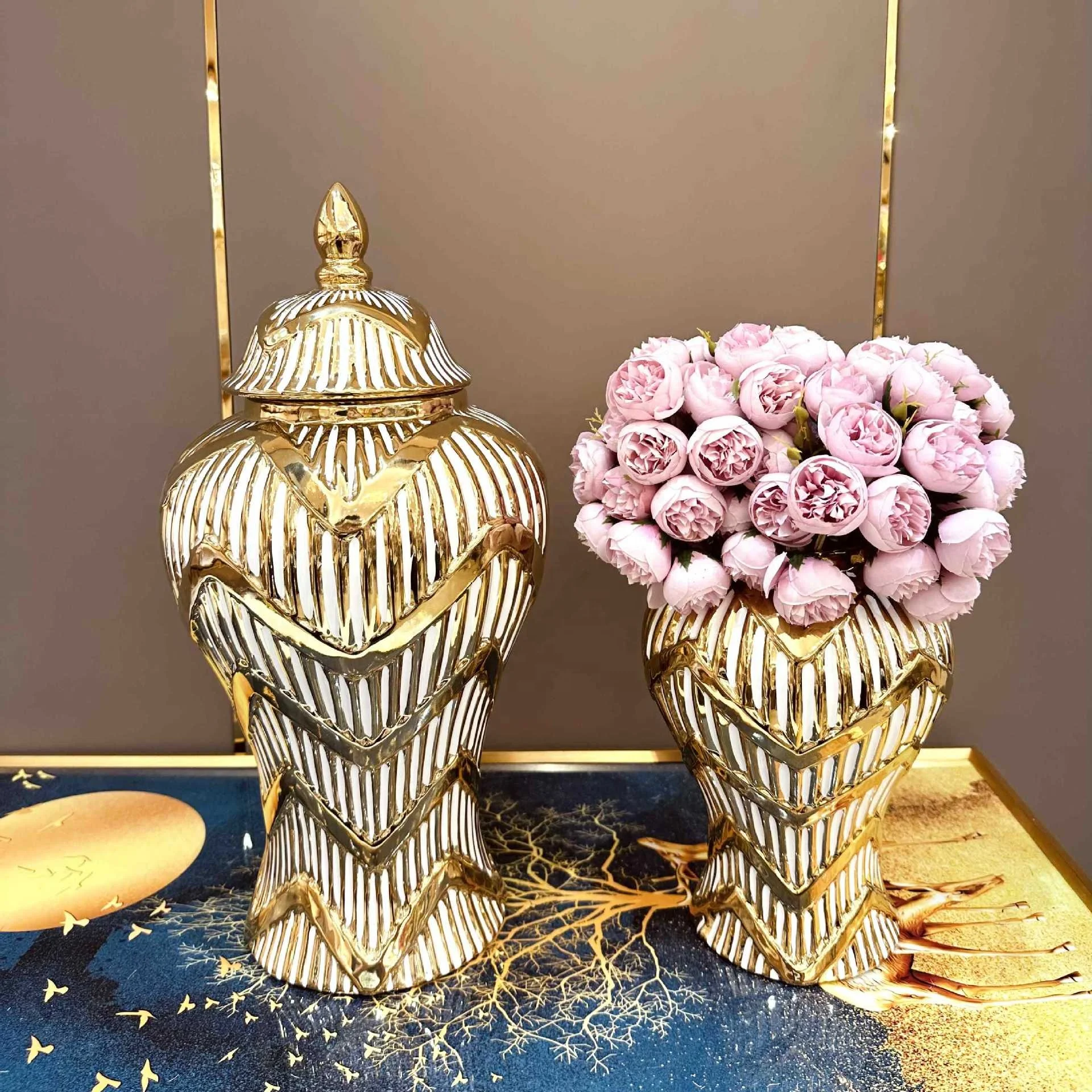 

&c European Electroplated Golden Ceramic Vase General Jar Light Luxury Indoor Home Crafts Golden Striped Ginger Jar