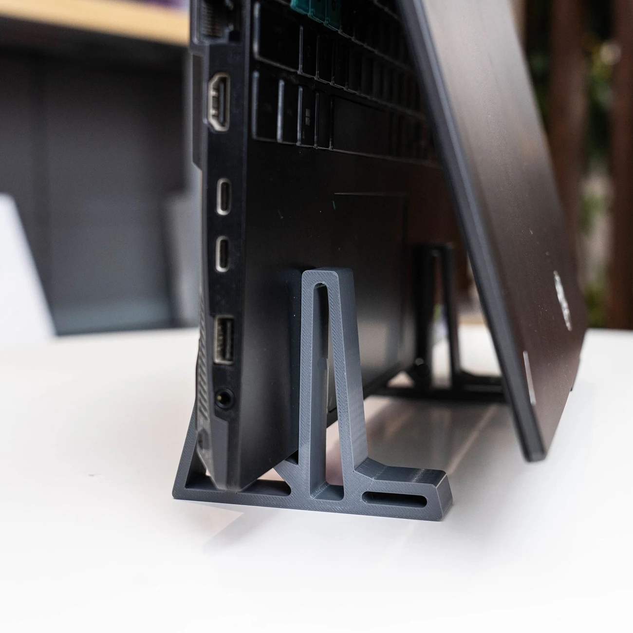 Vertikaler Laptop-Ständer mit Anti-Rutsch-Streifen, aufrechter Desktop-Halter, platzsparender Kühl-Notebook-Aufbewahrungshalter für das Büro – Detail 6