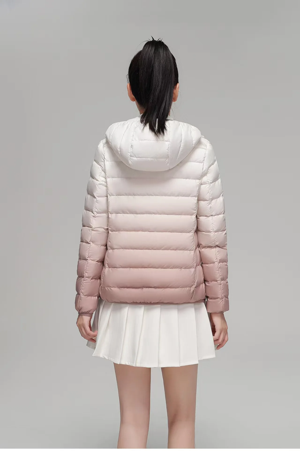 Donsjack voor dames Lichtgewicht donsjack Korte capuchon Witte eendendons Winterjas Gradiëntkleur, zacht en warm