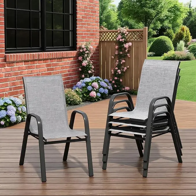 Set da 4 sedie impilabili con struttura in ferro e rivestimento in Teslin, design moderno, ideale per giardini e spazi esterni.