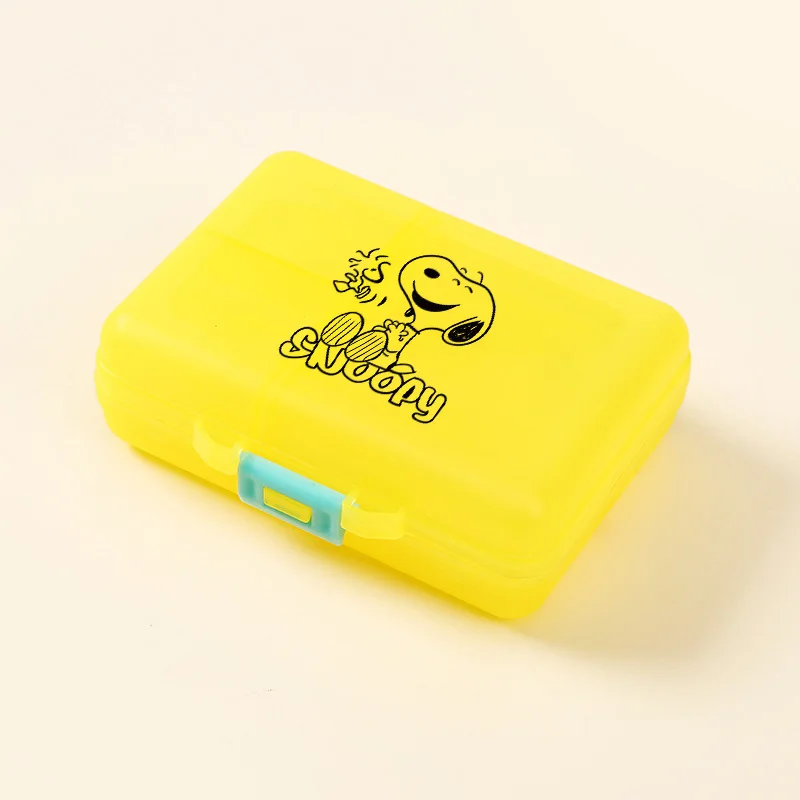 Snoopy Doppelschichtige tragbare Medikamentenverpackungsbox, niedlicher Cartoon, große Kapazität, Schmuckkomponenten-Aufbewahrung, Haushaltsbedarf