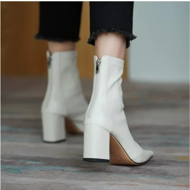 Botas de cuero con cremallera trasera para mujer, zapatos de tacón alto cuadrado, puntiagudos, color negro, blanco y marrón, novedad de 2023