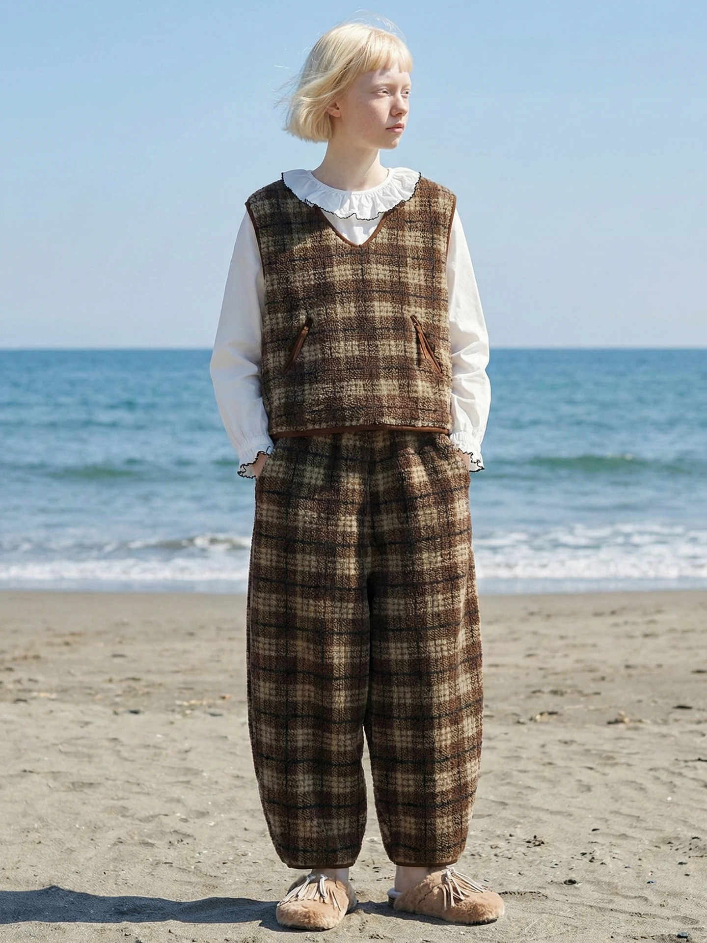 imakokoni 2025 Pantaloni scozzesi vintage da donna invernali Pantaloni carota in lana di agnello Pantaloni versatili letterari casual 255321