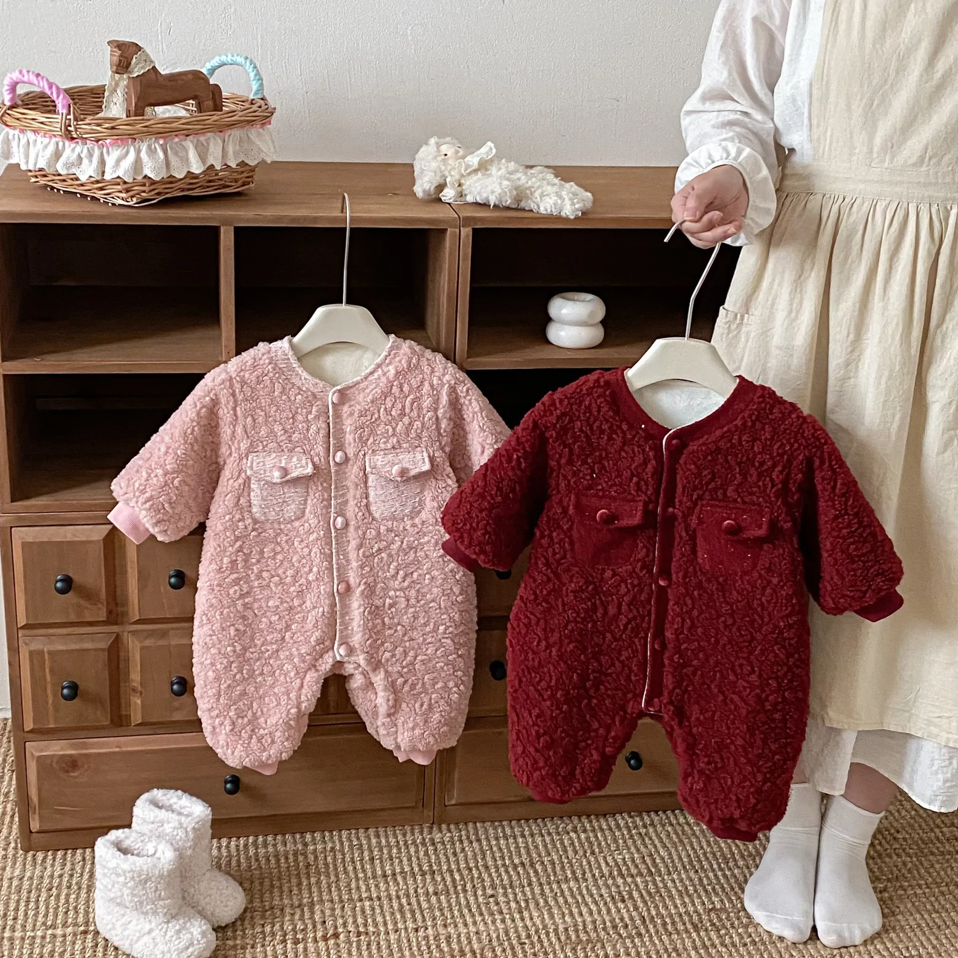 

2025 Fashion Baby Girl Clothes Fleece Bodysuit 0-2Y Newborn Girl Warm Sherpa-Like Onesie Winter Thickened New Year Romper Outfit