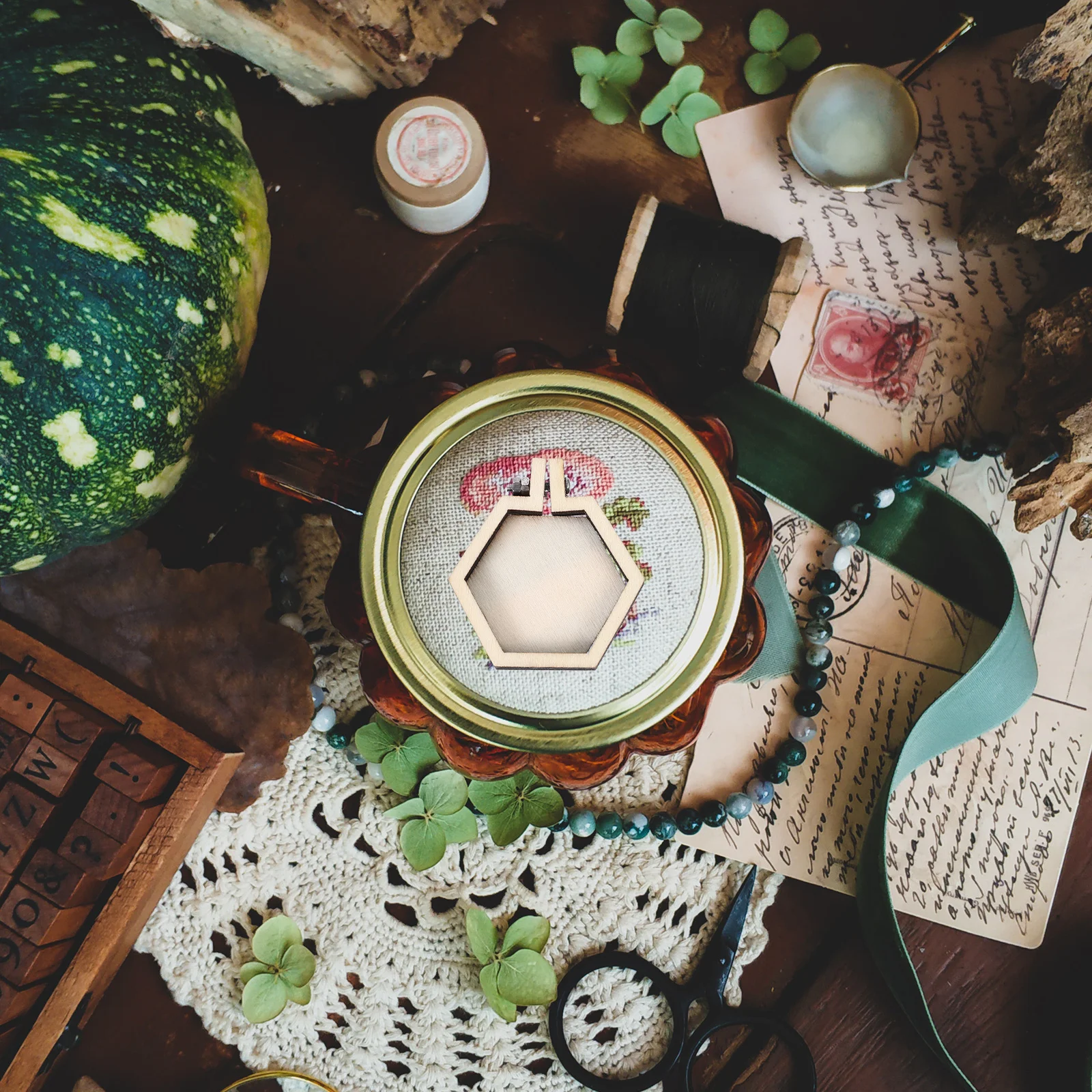 

8Pcs Small Embroidery Hoops Mini Crossing Stitch Frames DIY Pendant Craft Embroidery Rings Handwork Supplies Hoops for Crafts