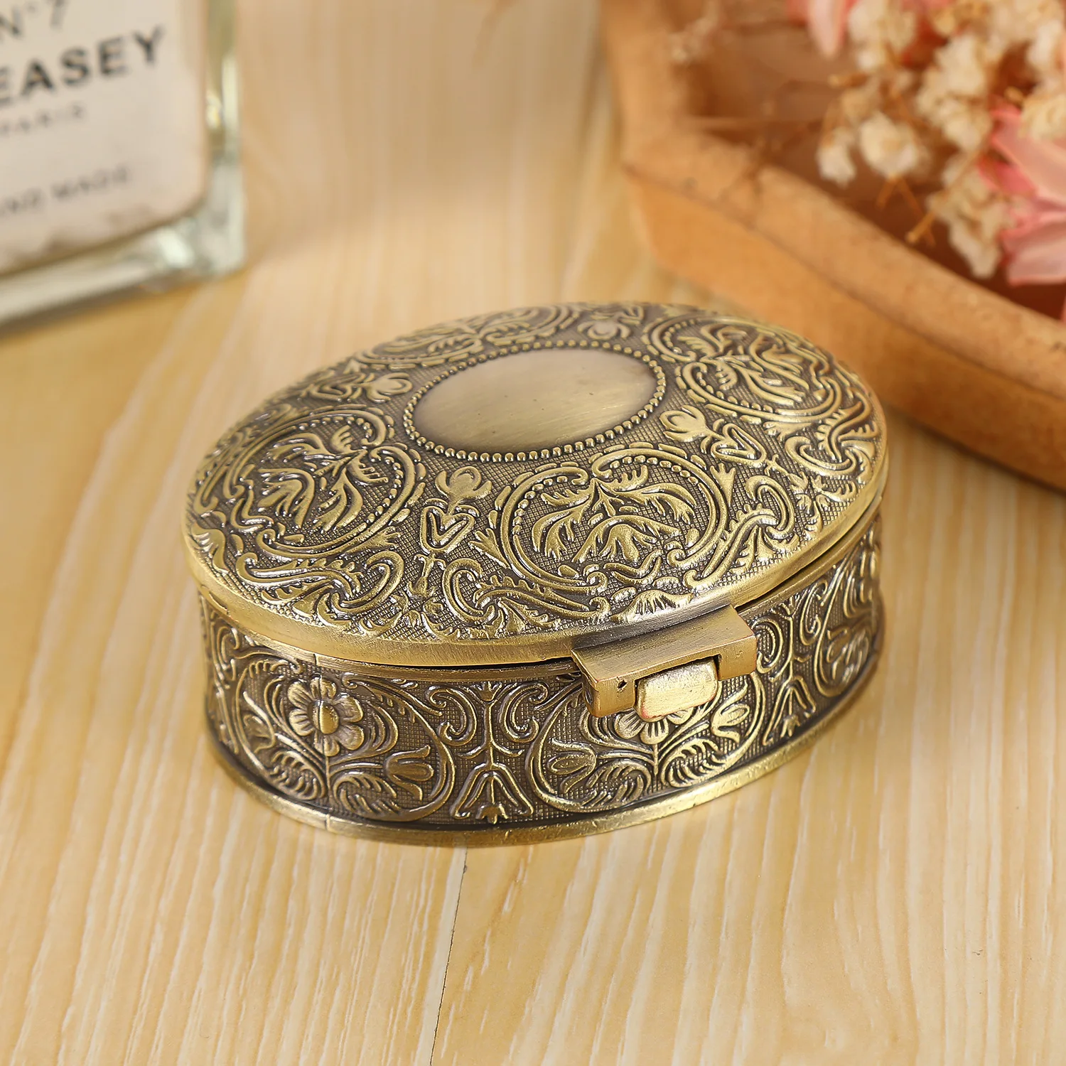 European  Bronze oval  Zinc alloy jewelry storage box Ring earrings Gift box