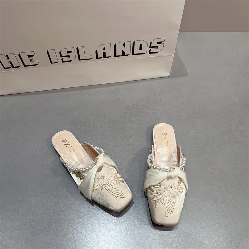 Fashion Women's Shoes Retro Embroidery Muller Slippers for Woman Exquisite French Casual Shoes Designer Shoes Zapatos De Mujer