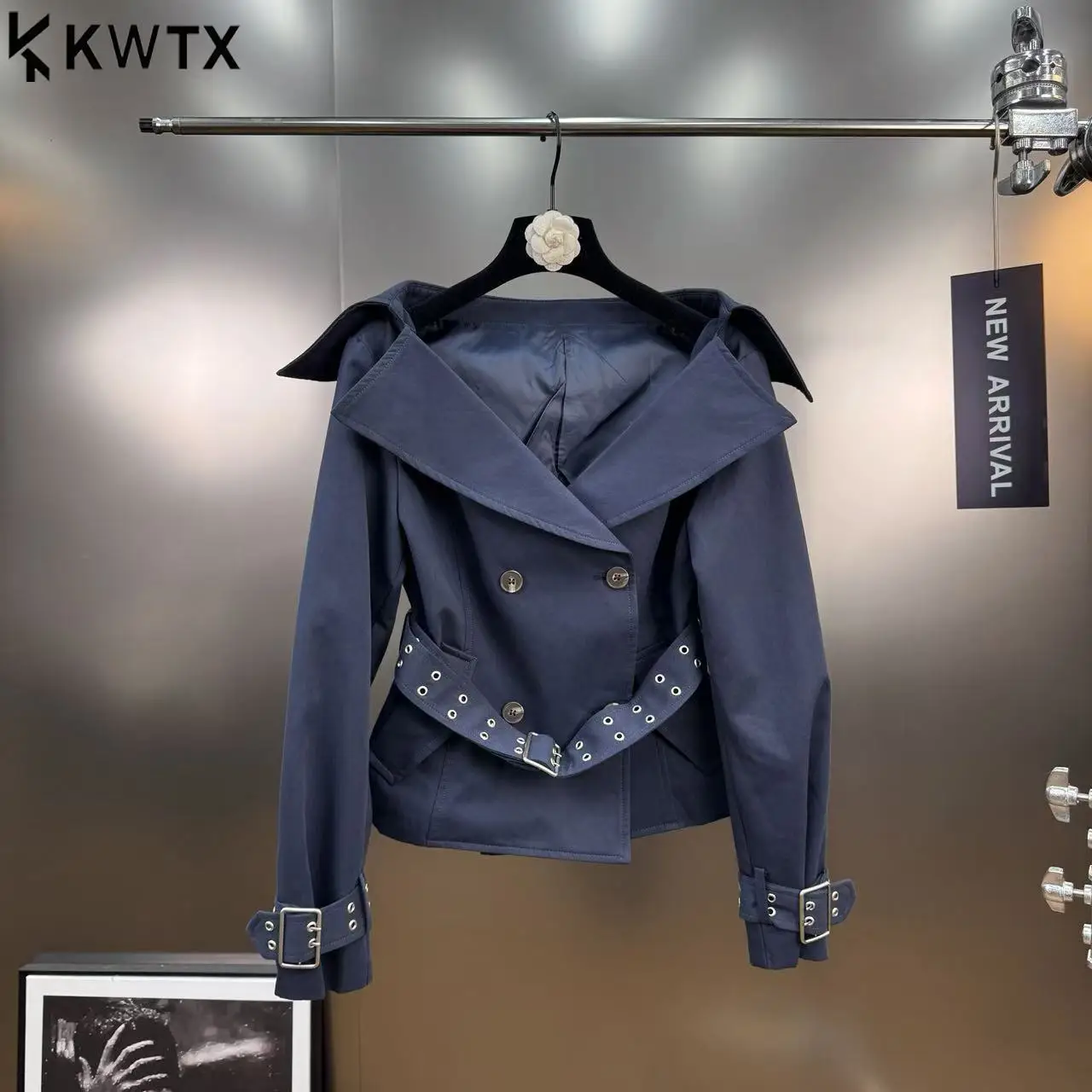 

KWTX 2025 новый ретро минималистичный элегантный короткий плащ женский дизайн высокое качество куртка с поясом осень-зима верхняя одежда