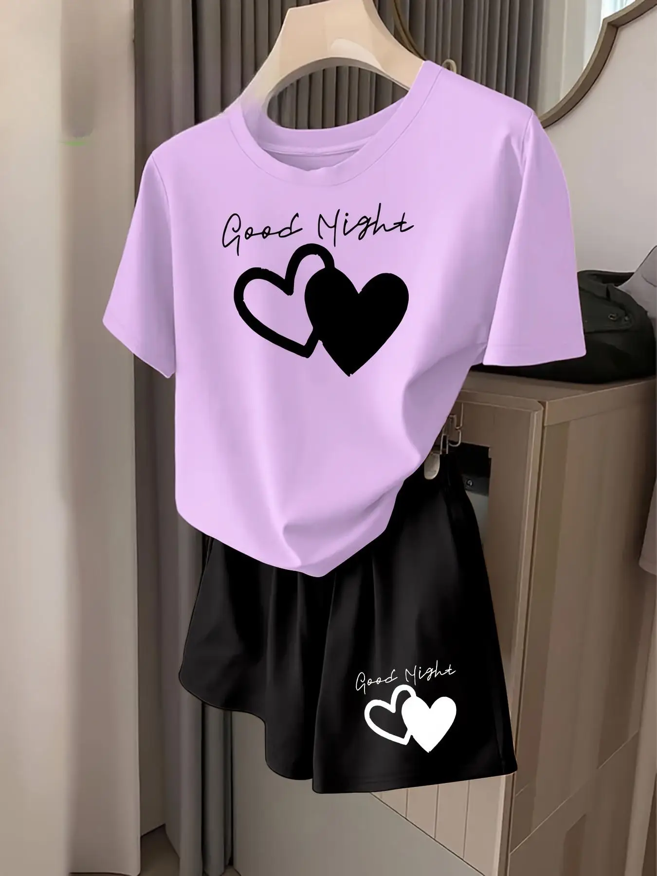 Summer women's suit with heart-shaped print lightweight and breathable casual and fashionable streetwear clothing