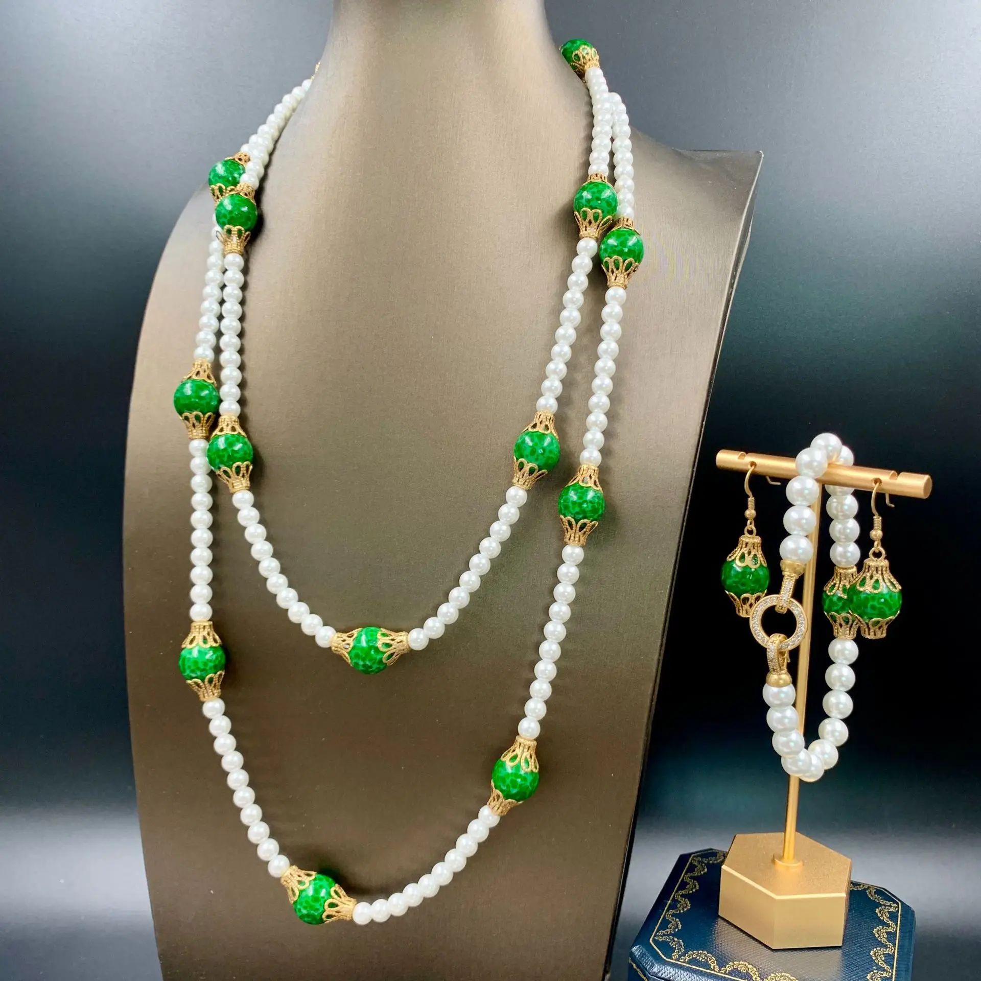 

Green glass jewelry set with ancient materials