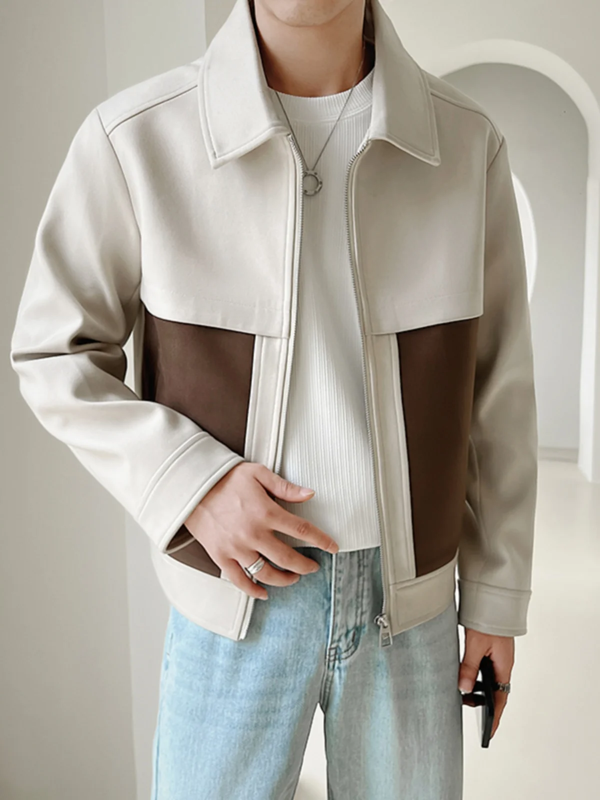 

Мужская куртка Briti Preppy: модный дизайн, молодежный стиль, однотонная, с отложным воротником, на одной пуговице, для работы и повседневной носки