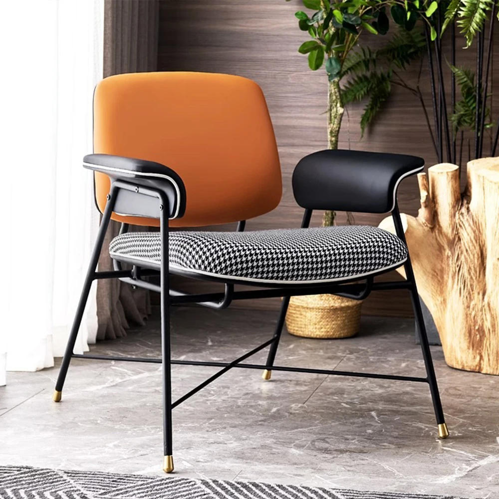 كرسي بذراعين منجد لغرفة المعيشة بتصميم معاصر بإطار أسود على الطراز الشمالي