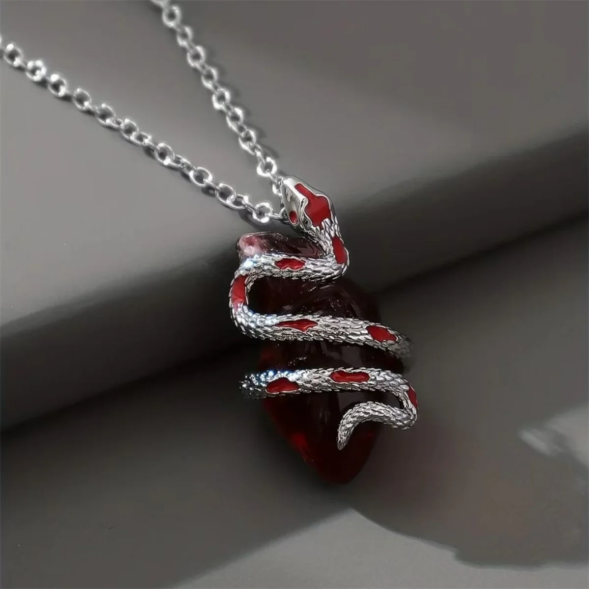 Halloween Kreative Schlangen-Umwickelte Rote Herz-Anhänger-Halskette für Damen und Herren, Gothic Punk Dornen-Rosen-Blumen-Choker, Party-Schmuck – Detail 19