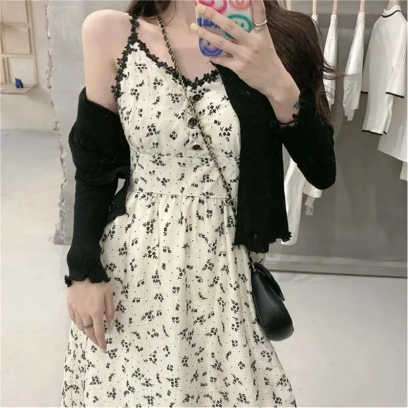 2023 New Spring/Summer Large Women's Fragmented Flower Suspender Dress Knitted Two Piece Set Temperament Gentle Skirt Set