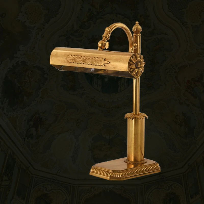 مصباح طاولة نحاسي رعوي لغرفة النوم الفاخرة بجانب السرير مصباح طاولة نحاسي خطي للفيلا