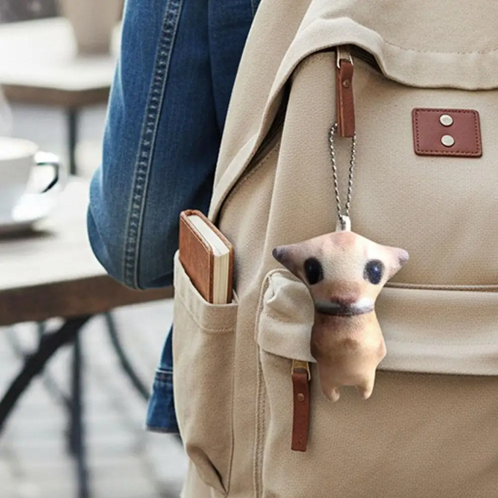 Uroczy breloczek pluszowy z kotem - zabawny abstrakcyjny wisiorek Amigadiduo Meow, ozdoba do zawieszenia na plecaku lub torbie.