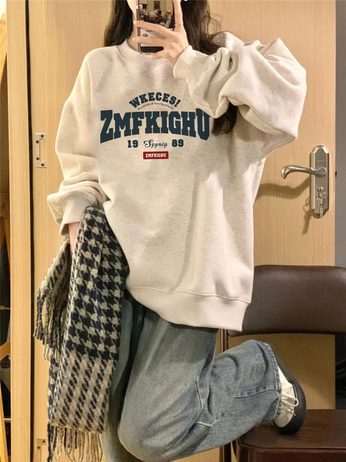 

Retro American round Neck Sweatshirt Women's Loose Thickened Fleece Autumn Winter Lazy Style Versatile Hoodless Pullover Top
