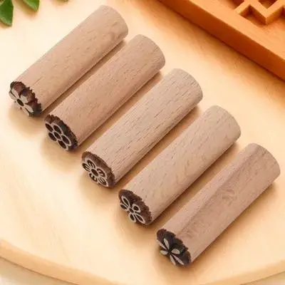 

5Pcs DIY Wooden Stamp Flower Pattern Stamps for Paper Craft Clay Pottery Natural Wood Material Multi-Function Planner Scrapbook