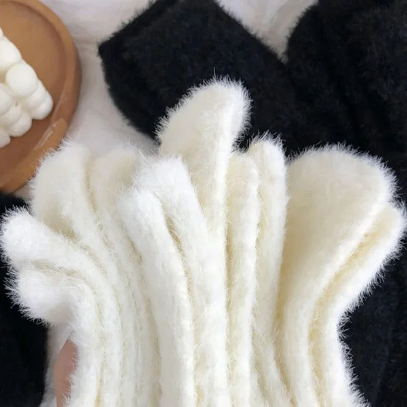 3/6 Pairs النساء الخريف الشتاء بلون أفخم منتصف جوارب أنبوبية دافئة وسميكة أسود أبيض لينة مريحة السيدات عادية الجوارب