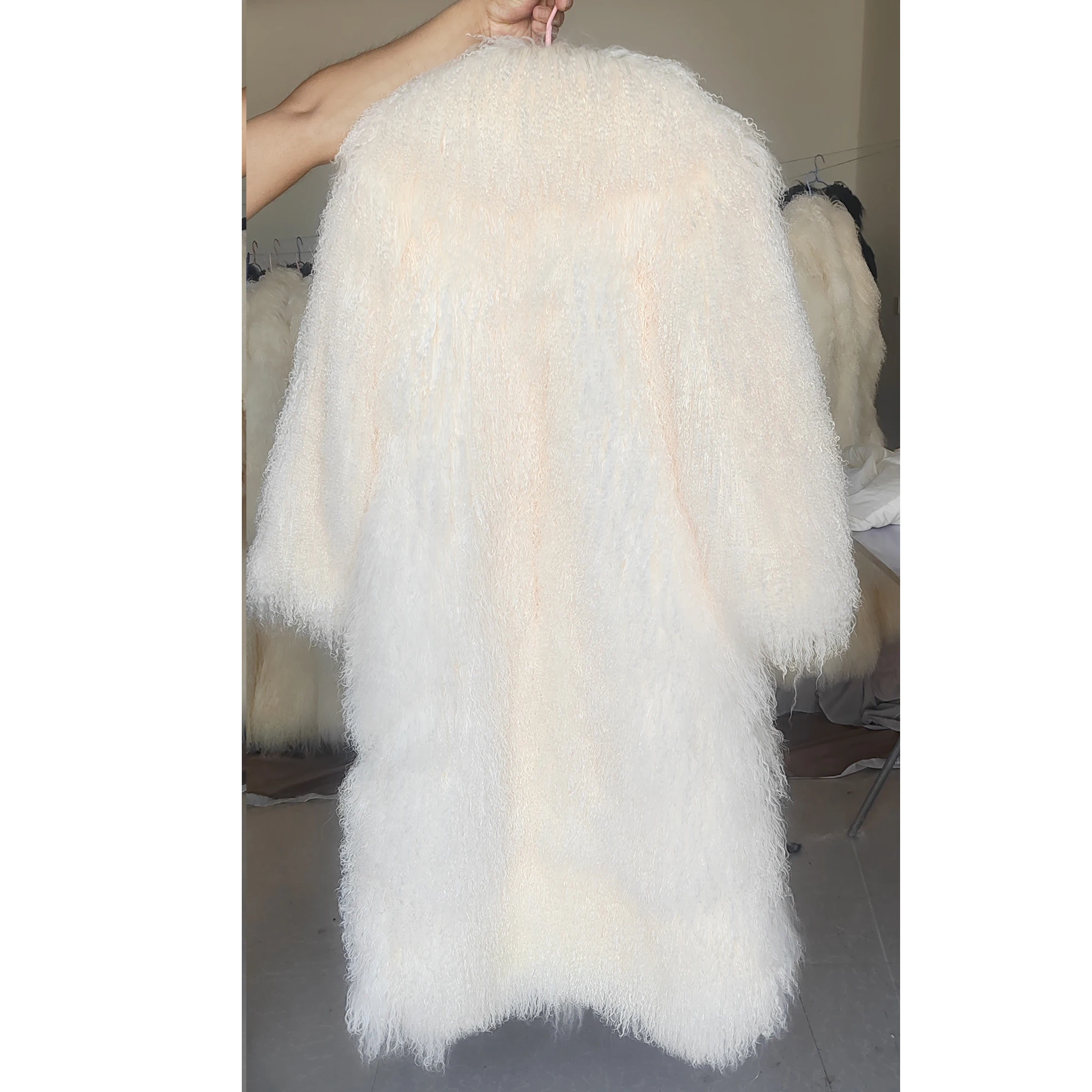 2025 neue frauen Echte Mongolei Schafe Pelzmantel Extra-lange 125-130 cm Dicke Warme Flauschigen Lange Haare mode Winter Pelz Mäntel