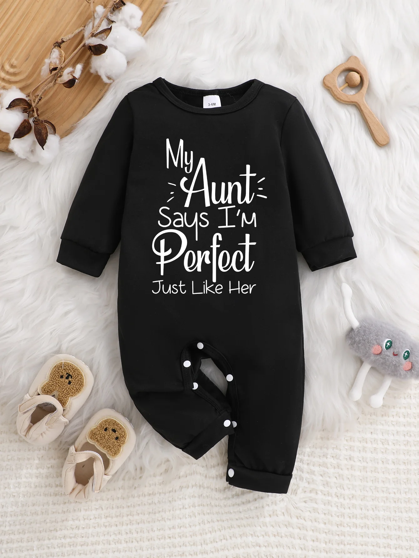 Newborn baby boy and girl long-sleeved rompers with letter print design, comfortable and soft against baby's skin, suitable for
