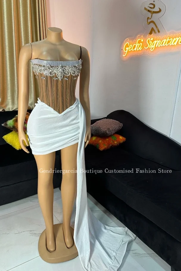 White Sheer Corset Short Prom Dress 2025 Luxury Crystal Beaded Beaded With Train Black Girls Birthday Queen Party Dresses