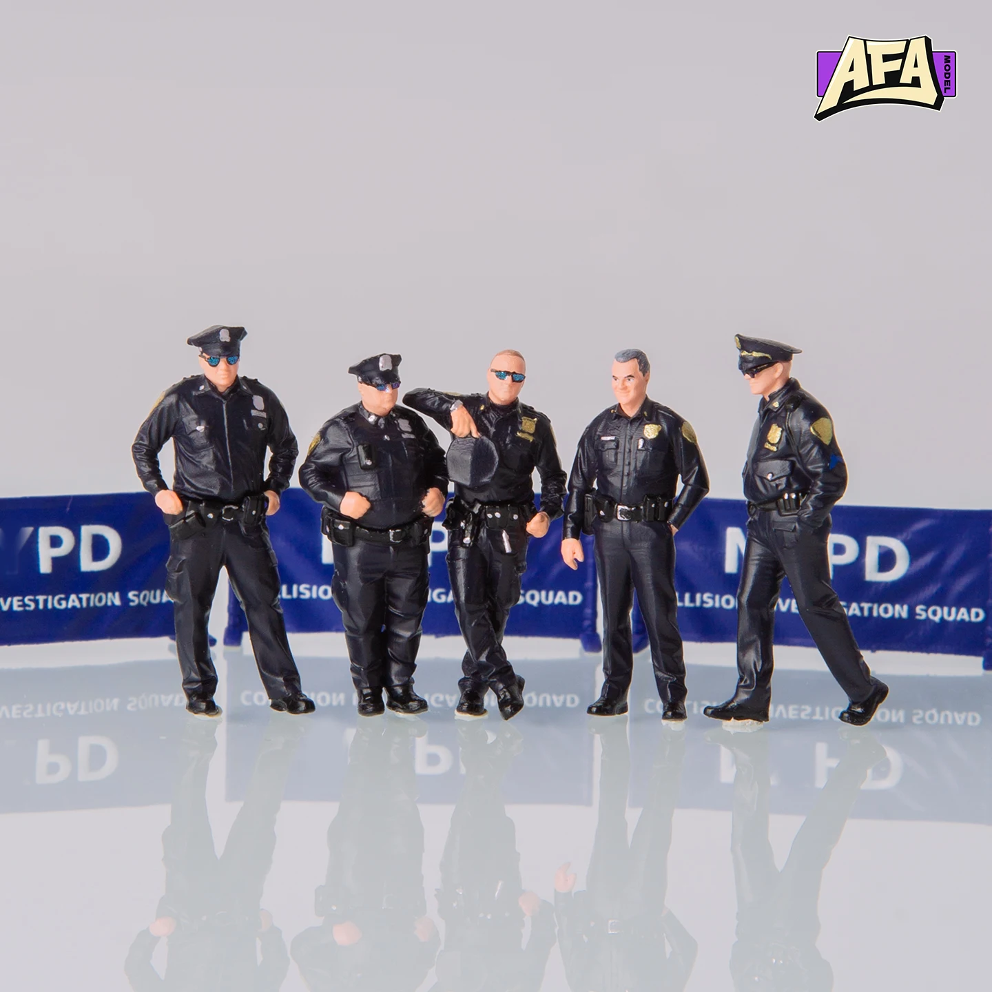 

1/64 Scale Model Resin Figurines Diorama Hand-Painted Miniatures Figure Police Officer Cop Law Enforcement Collectible AFA