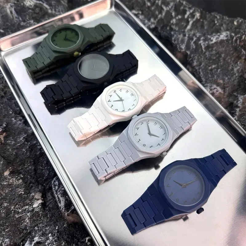 2026 جديد ساعة رجالية رائجة البيع حزام من البلاستيك الأسود الرياضة نمط 40 مللي متر حركة كوارتز موضة العربية ساعة معصم رقمية للرجال
