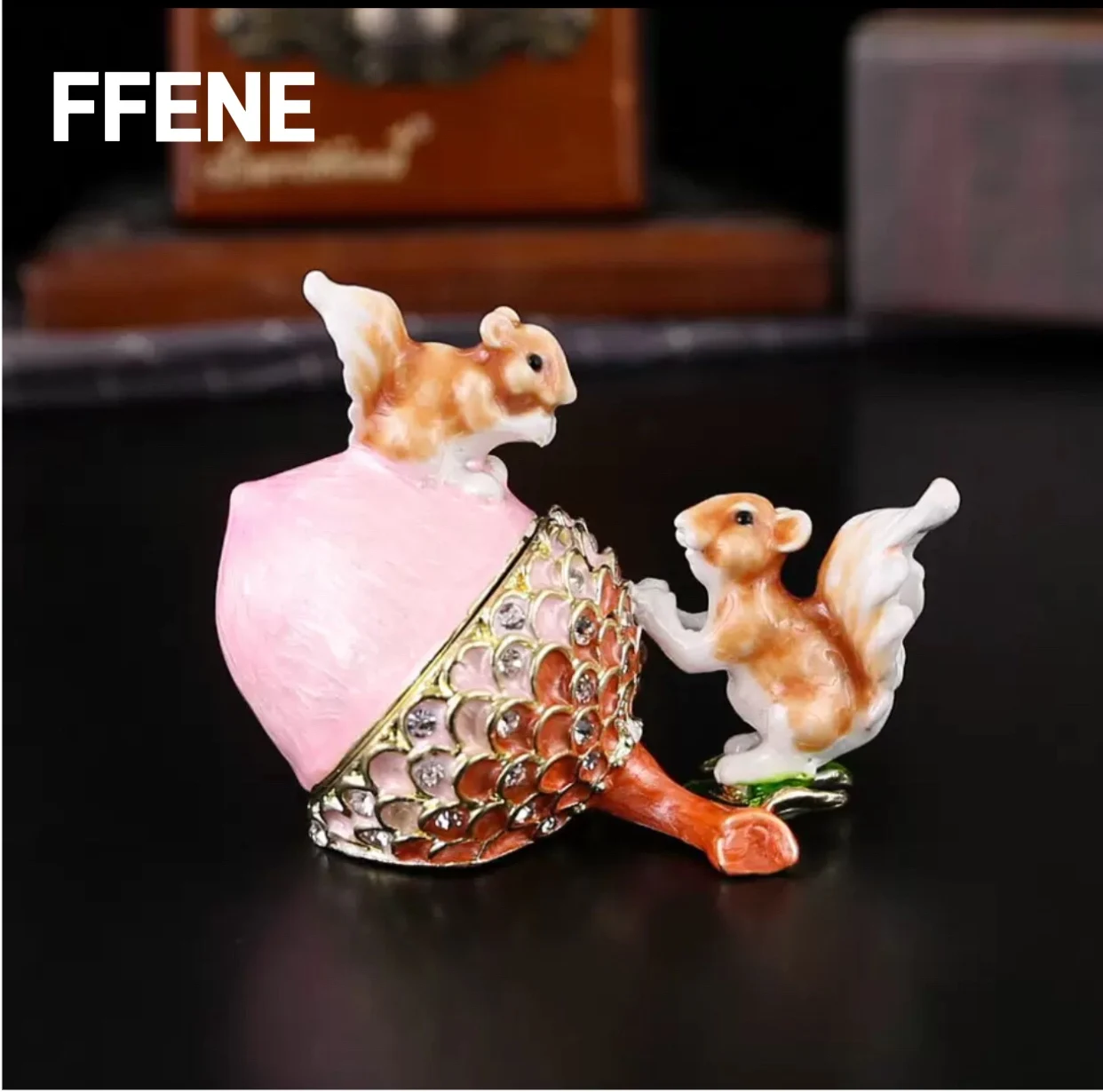 

Изящная шкатулка для украшений с эмалевой росписью «Две белки», для колец и серег, металлическая, ручная работа