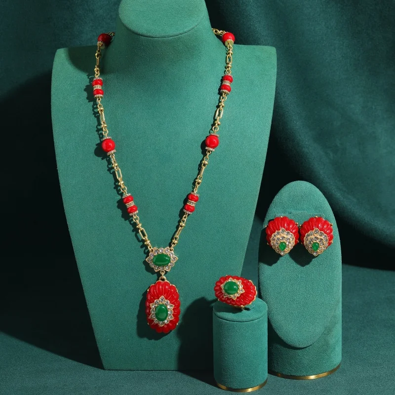 nouvel-ensemble-de-bijoux-vintage-en-agate-verte-et-glacure-rouge-comprenant-collier-boucles-d'oreilles-et-bague-couleur-or-ideal-pour-les-anniversaires-les-fetes-et-les-cadeaux-de-luxe