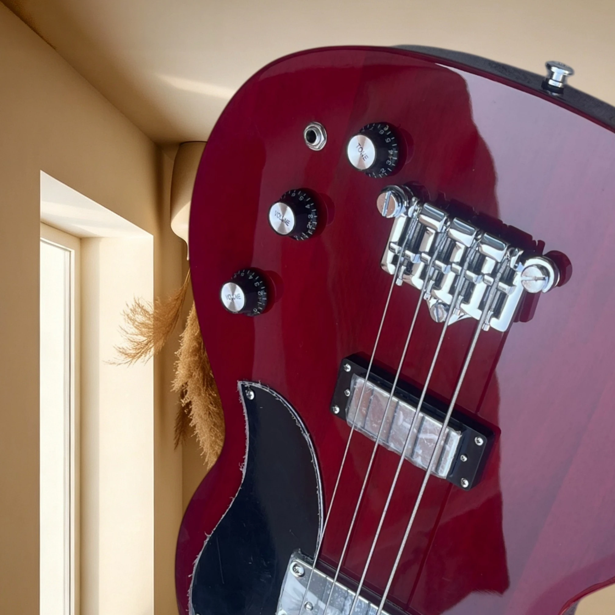 SGY 4 String Electric Bass Wine Red High Gloss Mahogany Body Trapezoid Inlay Vintage Hard Rock Blues Bass Dual Pickups