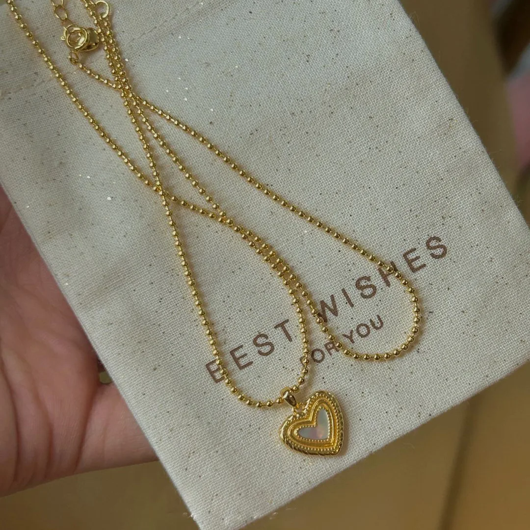 Vintage Glossy Romantic Fritillaria Heart Pendant Necklace Light Luxury  Exquisite High Grade Round bead chain Jewelry Gift