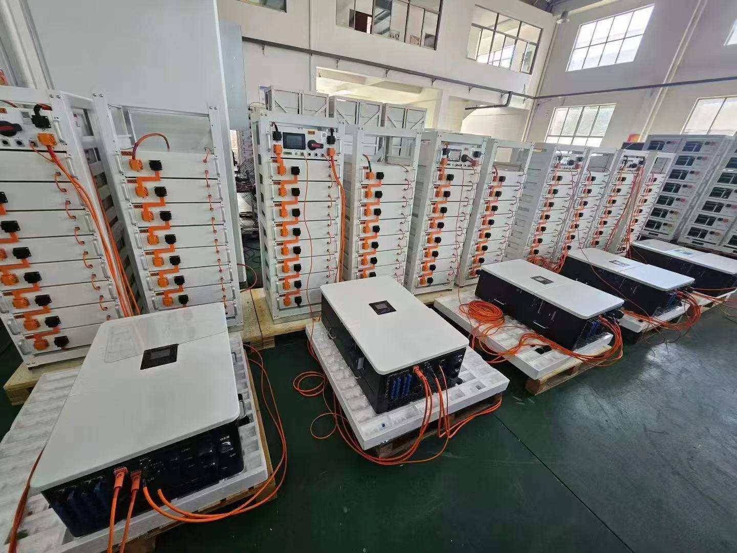 نظام الطاقة الشمسية التجاري ess 50kW 100kW بطارية ليثيوم LiFePO4 Growatt Deye Hybrid BESS Off Grid Deye نظام الألواح الشمسية