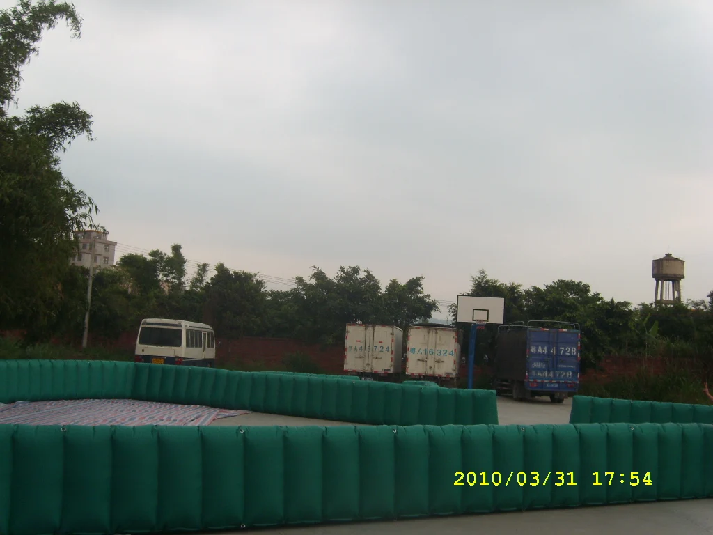 Most Durable Folding Safety Inflatable Crasher Barrier with  Design,inflatable air Fence,inflatable air Wall