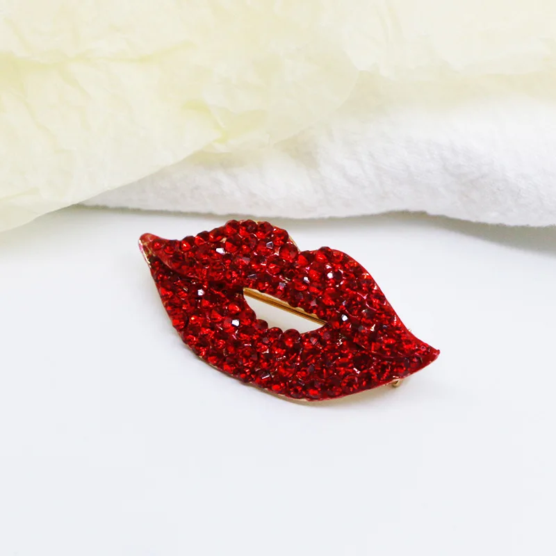 Fashion Women Red Lips Full Rhinestone Luxury Brooches Pins Creative Sexy Crystal Shining Party Wedding Jewelry Accessories Gift