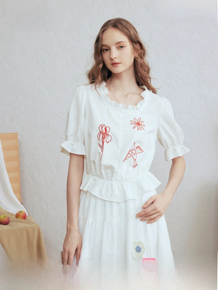 

Spring 2026 Fre Sle Women's irt Embroidered Puffy Sve Square Collar Earlet Design ort Length Casual Faion