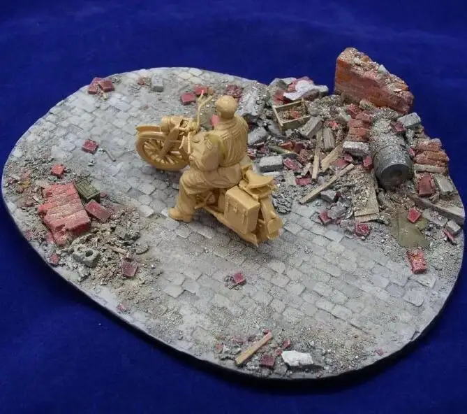 LW35001/LW35002/LW35003 Small European Rubble Resin Diorama Base (no Figure and Vehicle) Unassembled Uncolored
