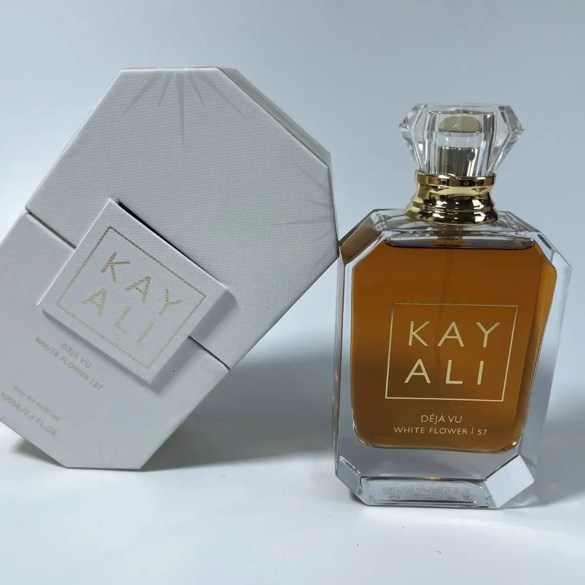 

Дежа-вю: Белый цветок | Унисекс-парфюм с восточным цветочным ароматом, ноты гардении, туберозы и сандалового дерева