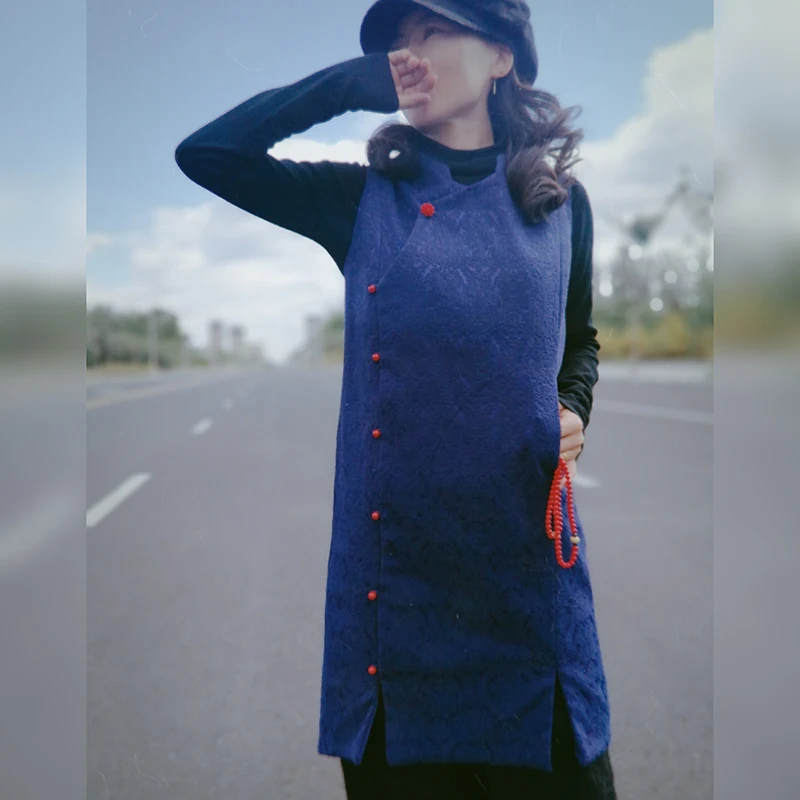 

Новая осенняя модная женская жилетка из сатина с вышивкой, асимметричным подолом, свободным кроем и А-образным силуэтом, из смесового хлопка