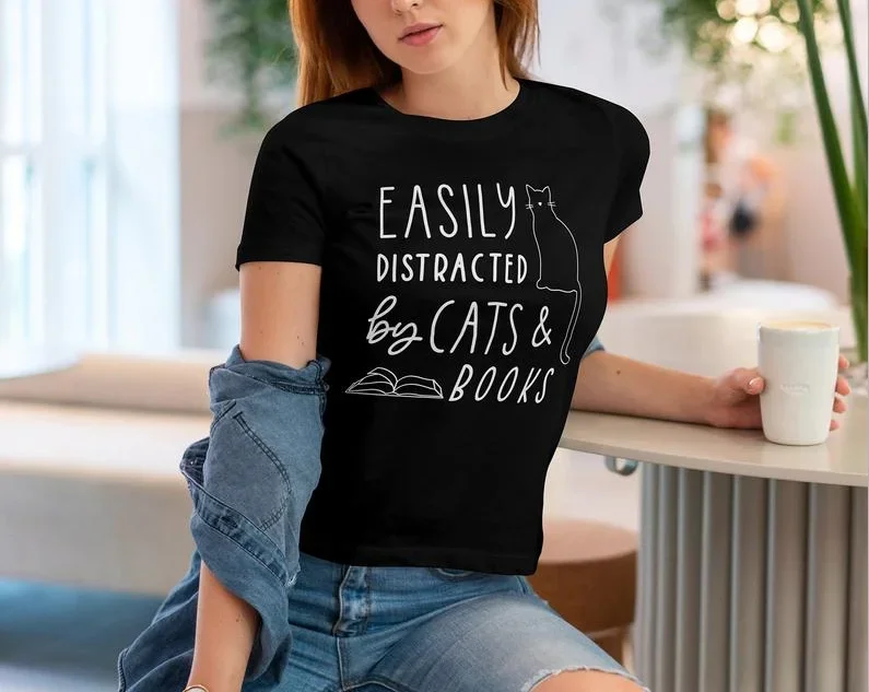 Easily Distracted By Cats And Books Mom Mama Shirt  Funny Kawaii 100% Cotton Women Harajuku Tshirts Plus Size Short Sleeve Tees