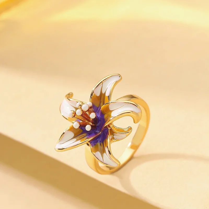 Stylish and sweet temperament, pastoral style, oil-dropped enamel glaze flower stamens, adjustable open ring, high-end jewelry