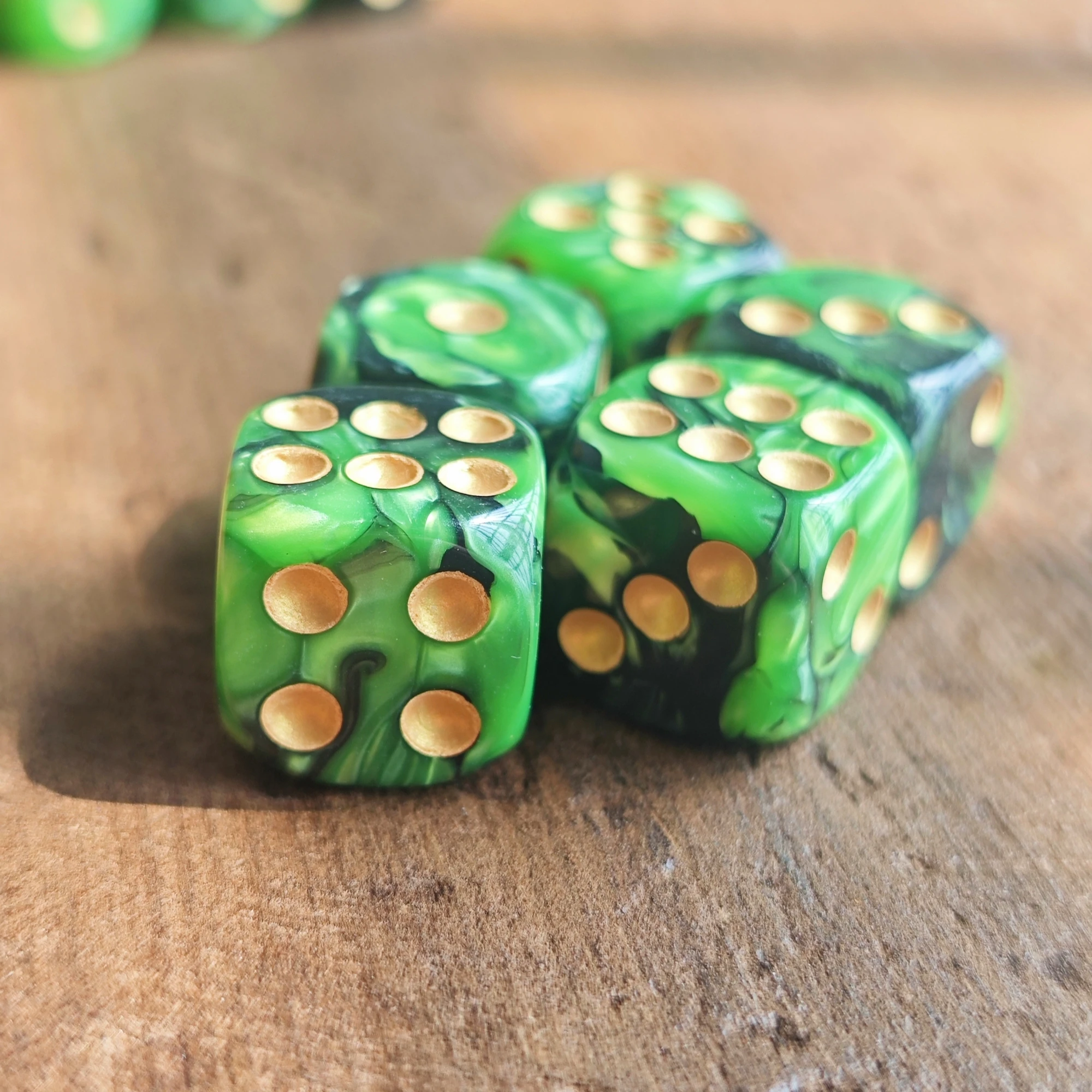 16MM 녹색 및 검정색 포인트 D6 주사위 세트 워해머 40K 던전 앤 드래곤 보드 게임