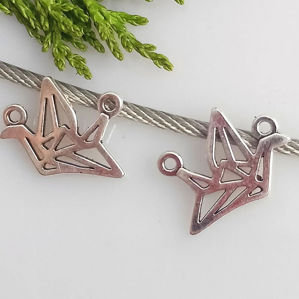 

100pcs Hollow Paper Crane Pendants Alloy Vintage DIY Decorations Key Chain Car Hanging Accessories Jewelry Crafts