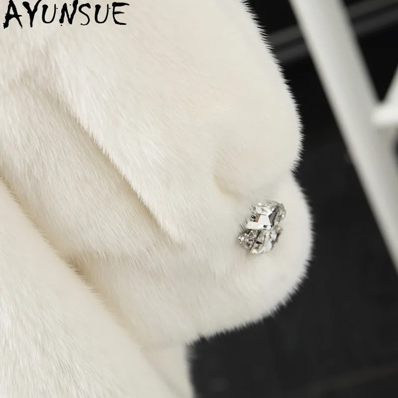 معطف فرو المنك الطبيعي من AYUNSUE للنساء 2026 ملابس شتوية معاطف نسائية من فرو المنك الحقيقي بالكامل جديد في معاطف متوسطة الطول Abrigo Mujer