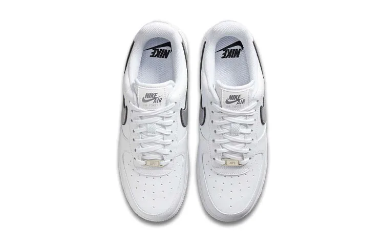 Женские кроссовки Nike Air Force 1 Low '07 Essential White Metallic Silver Black