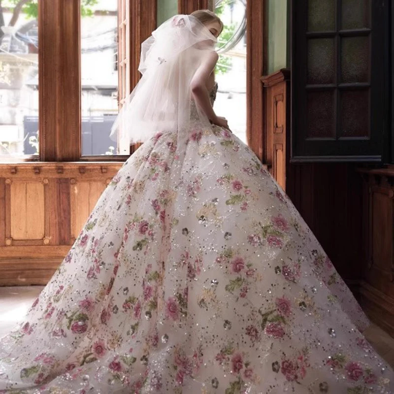 화려한 플로럴 볼 가운 웨딩드레스 스트랩리스 스윗하트 네크라인 반짝이는 스팽글 브라이덜 드레스 2025년 신규 맞춤 제작