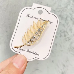 Retro Tree Leaf Brooch Gold Color Leaves Crystal Brooches Shirt Suit Collar Lapel Pin Men Women Universal Jewelry Accessories