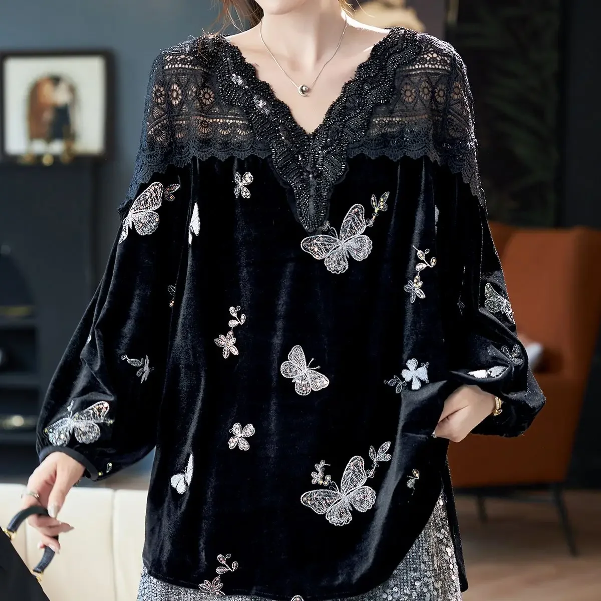 

Women's V-neck Lace Stitched Velvet Top New Western Style Loose Fit Plus Size