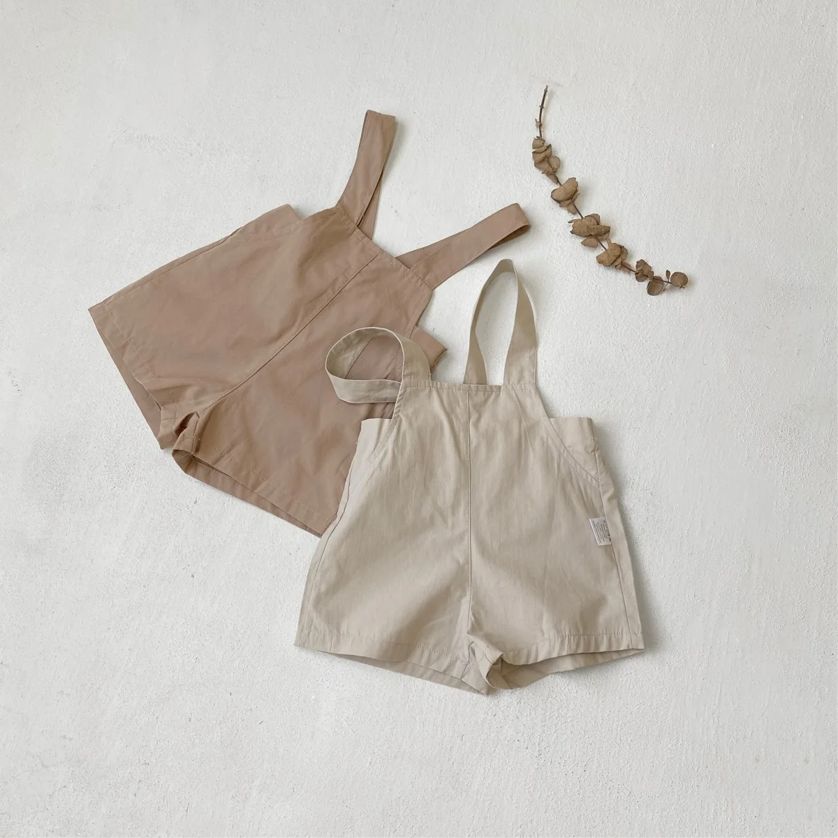 

2026 Summer New Baby Overalls Solid Infant Girl Strap Shorts Kids Fashion Simple Bib Toddler Boy Casual Shorts Baby Clothes